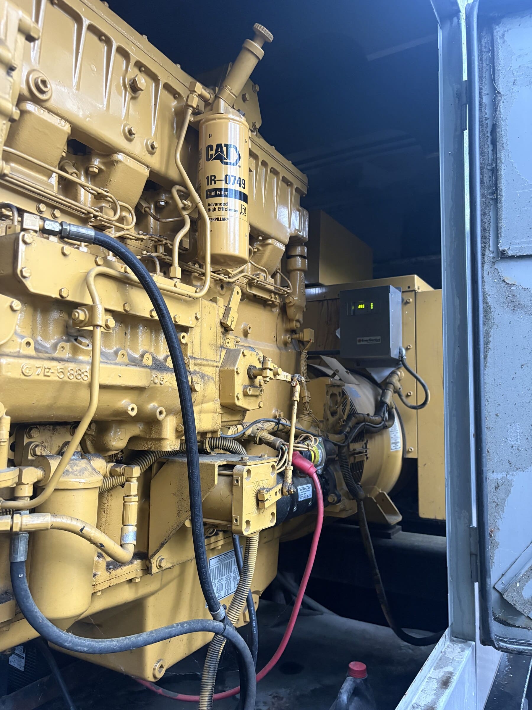1999 Cat 3406C 350 kW diesel generator - engine, control box side