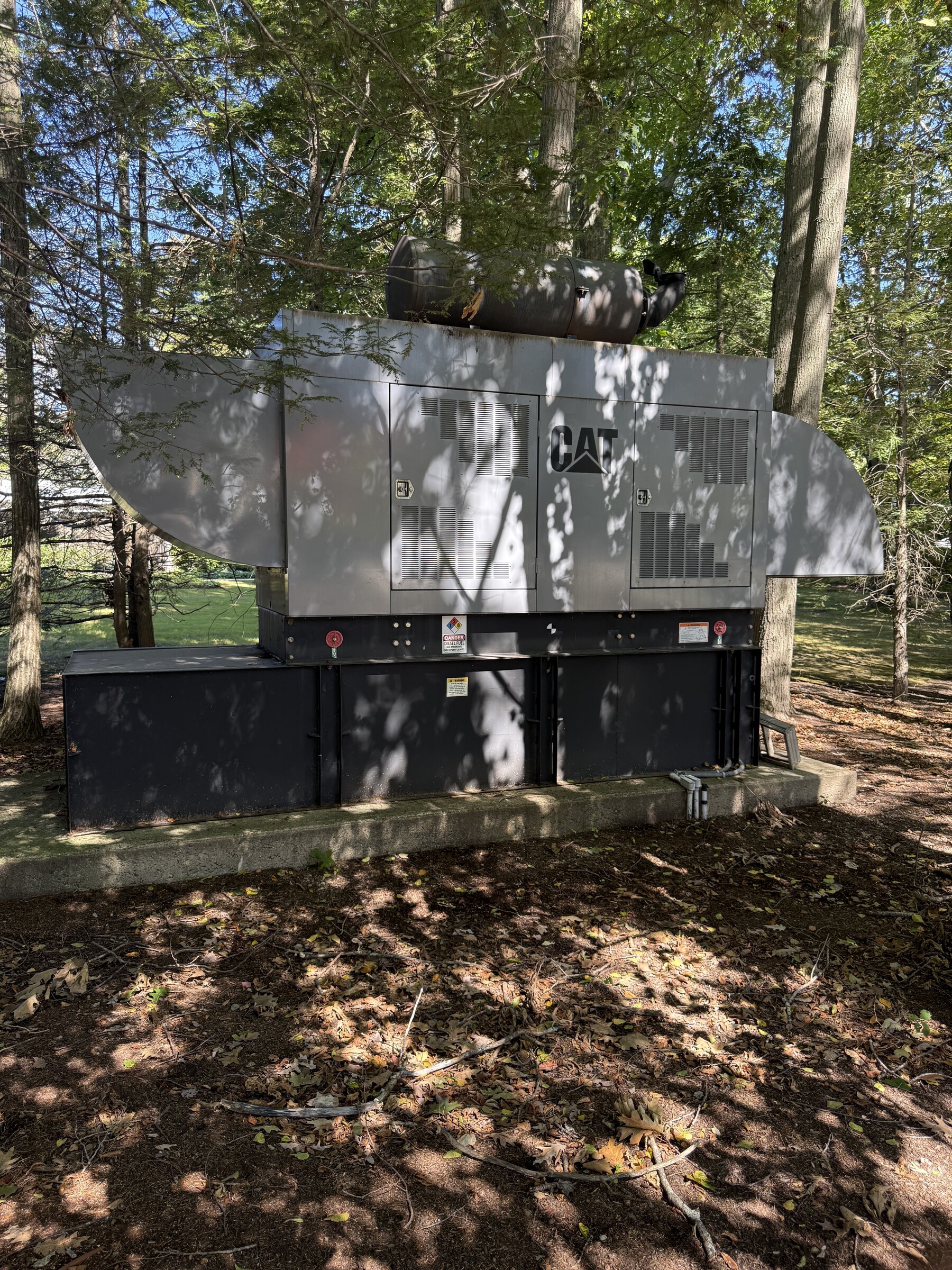 1999 Cat 3406C 350 kW diesel generator - exterior