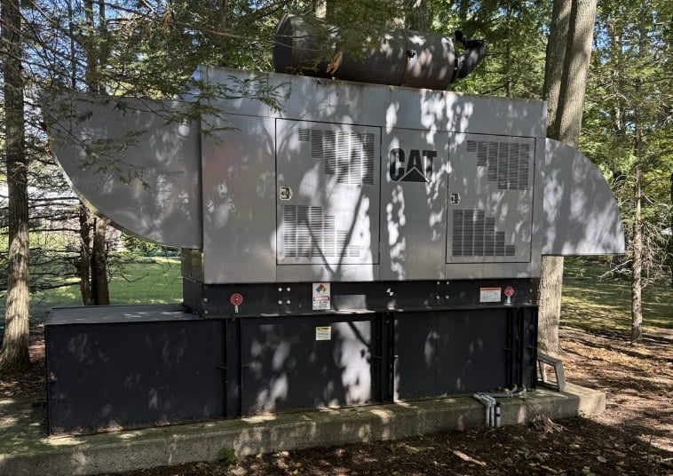 1999 Cat 3406C 350 kW diesel generator - full unit exterior